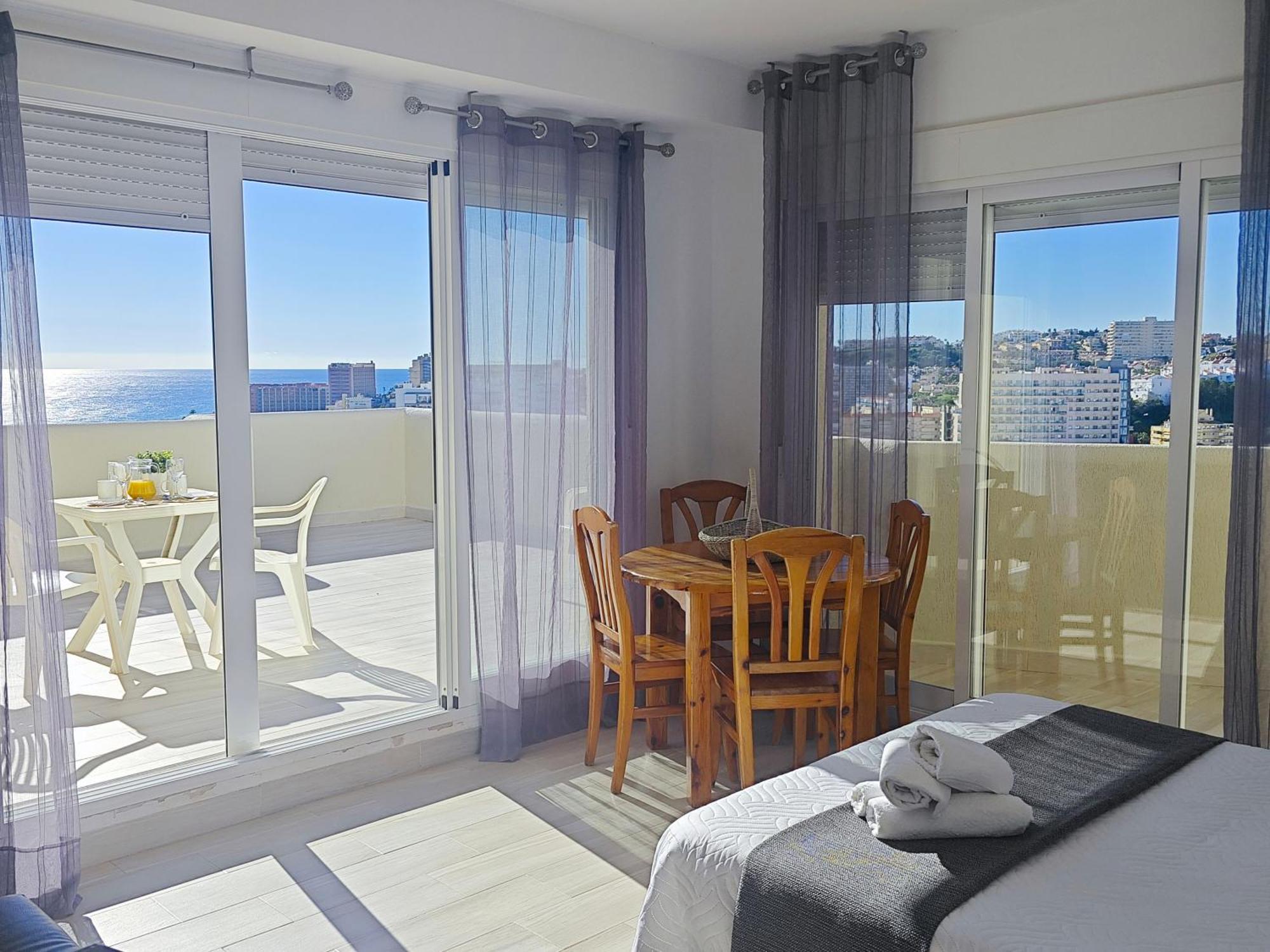 El Estudio De La Playa Benalbeach Vistas Al Mar Беналмадена Екстериор снимка