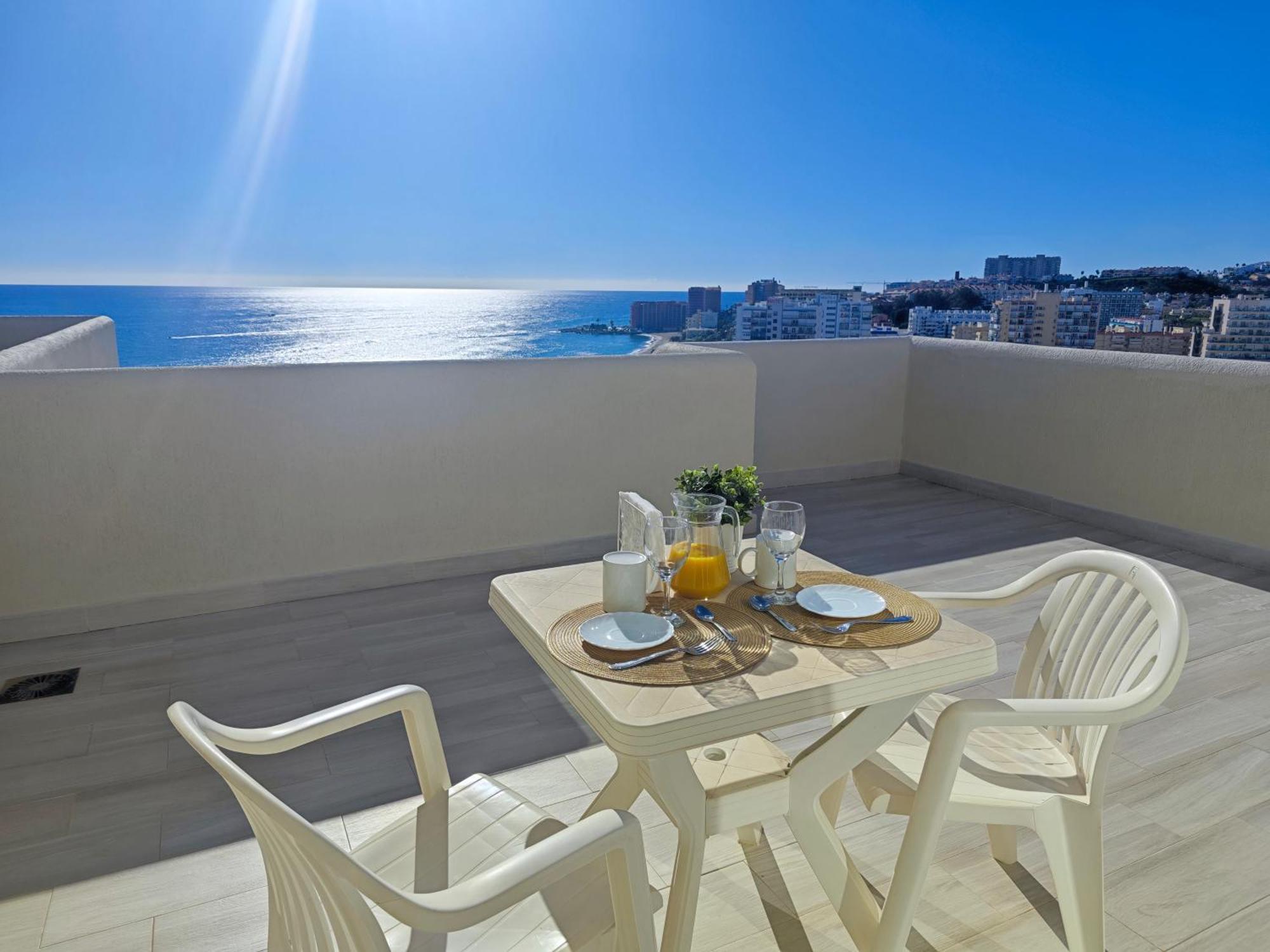 El Estudio De La Playa Benalbeach Vistas Al Mar Беналмадена Екстериор снимка