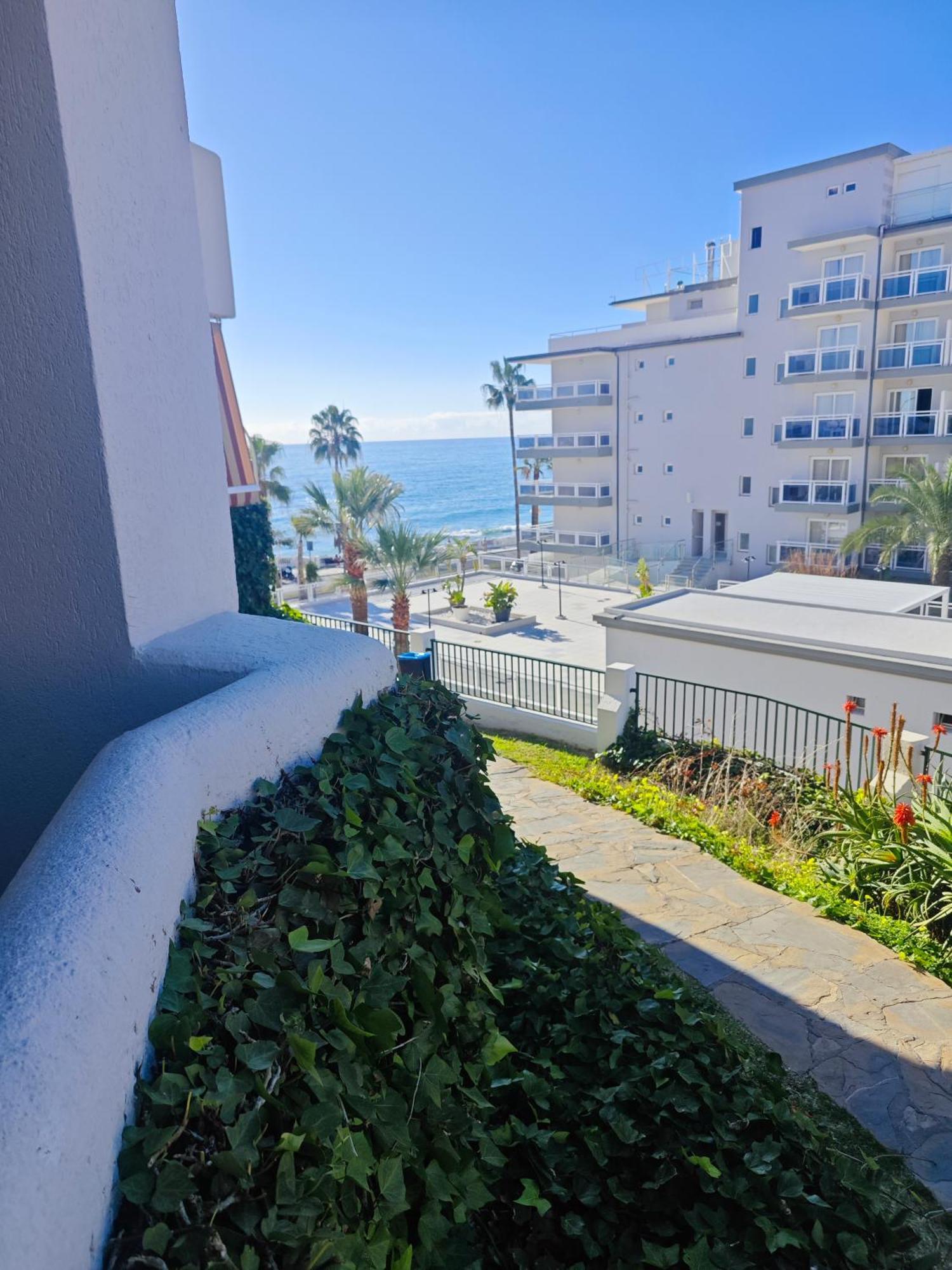 El Estudio De La Playa Benalbeach Vistas Al Mar Беналмадена Екстериор снимка